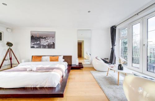 Syon Apartment | 3-Bedroom Penthouse, Brentford, Free Parking