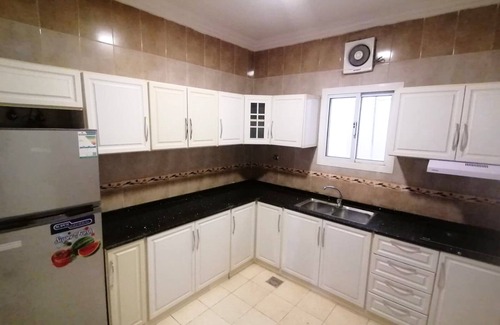 Hera Street Apartment | 3 Bedroom Penthouse with Terrace, Full Kitchen, and All Amenities