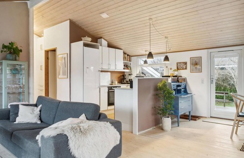 Beder Malling House | 3 bedroom pet friendly home in Beder