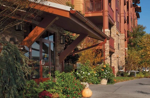Sevierville Condo | 3 Bedroom Presidential Condo, Golf Course View, Sleeps 8 at Great Smokies Lodge!