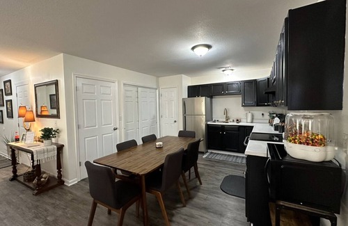 Columbia House | 3-bedroom Ranch Duplex in charming Columbia with WiFi, 6 miles to Mizzou Arena