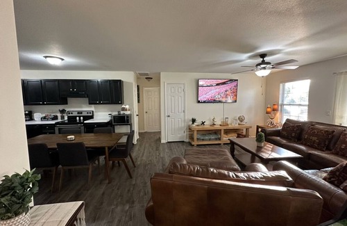Columbia House | 3-bedroom Ranch Duplex in charming Columbia with WiFi, 6 miles to Mizzou Arena