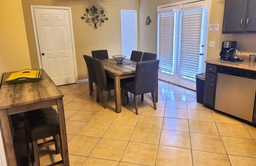 Old Hickory House | 3 bedroom ranch on the pond, close to Downtown & Old Hickory Lake. Pool.