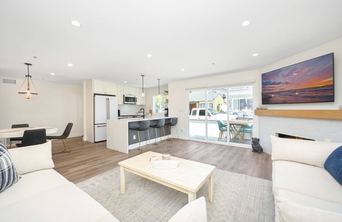 Balboa Island House | 3 Bedroom Renovated Condo on Balboa Island