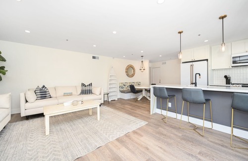 Balboa Island House | 3 Bedroom Renovated Condo on Balboa Island