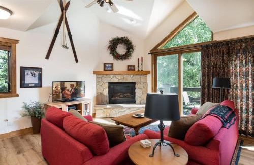 Four O'Clock House | 3 Bedroom Saddlewood Townhome At Snowflake Ski Run