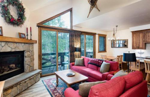 Four O'Clock House | 3 Bedroom Saddlewood Townhome At Snowflake Ski Run