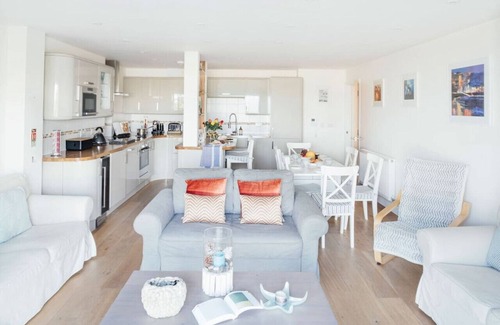 St Ives Apartment | 3 Bedroom Sea View Modern Apartment