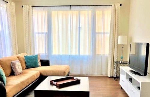 Lake Forest Apartment | 3 Bedroom Single family 460355 by Houzlet