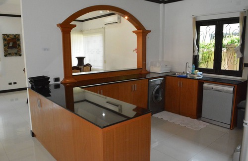Na Chom Thian Villa | 3 Bedroom South Pattaya Beachfront, 300 m Beach front , Gated Village