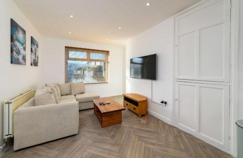 Neath House | 3 Bedroom Spacious and Homely Welsh Retreat