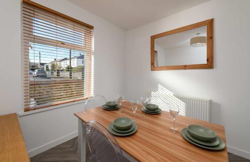 Neath House | 3 Bedroom Spacious and Homely Welsh Retreat