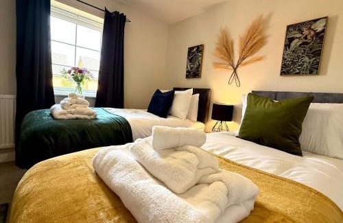 Peterborough House | 3 bedroom spacious Home in Hampton Water -Peterborough