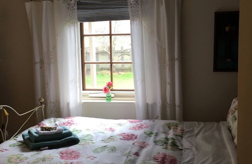 Upper Wakefield Bed & Breakfast | 3 bedroom stone cottage in the beautiful Clare Valley