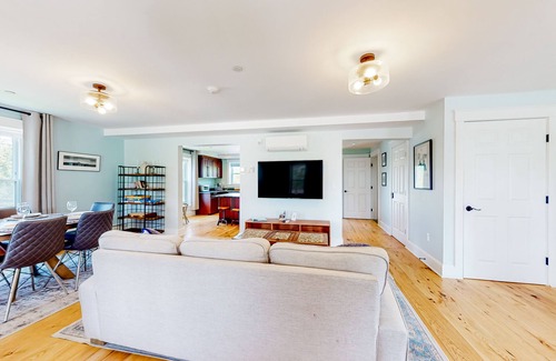 Waterbury Center Apartment | 3-bedroom suite in a vintage farmhouse with on-site hot tub - near ski/hike/bike