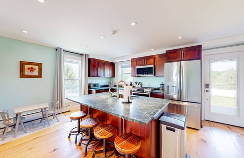 Waterbury Center Apartment | 3-bedroom suite in a vintage farmhouse with on-site hot tub - near ski/hike/bike