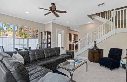 Hillsboro Beach House | 3 Bedroom Townhome 435936 by Houzlet