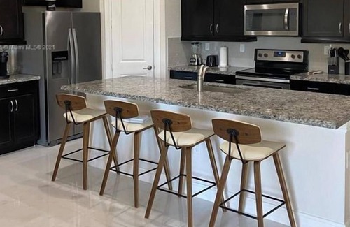 Pembroke Pines House | 3 Bedroom Townhome 234782 by Houzlet