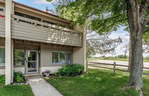 Cedar House | 3-bedroom townhome in charming Cedar with AC, WiFi. Enjoy your stay!