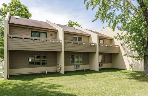 Cedar House | 3-bedroom townhome in charming Cedar with AC, WiFi. Enjoy your stay!