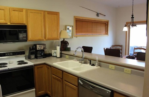 Avon House | 3 Bedroom Townhome, overlooking the EagleRiver, minutes to Beaver Creek and Vail