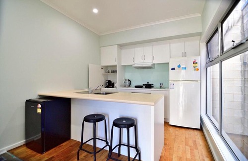 Adelaide Central Business District House | 3-Bedroom Townhouse in Heart of Adelaide with Parking