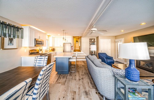 South End Condo | 3 bedroom, two full bath home is meticulously maintained!