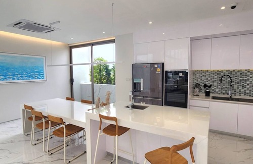 Laguna Villa | 3-bedroom villa in gorgeous Tambon Choeng Thale with AC