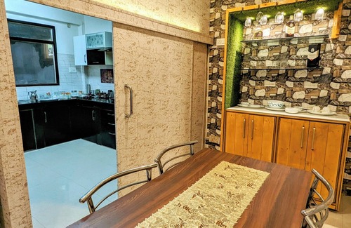 Banjar House | 3-bedroom villa in charming Sainj with AC, WiFi. Relax and unwind