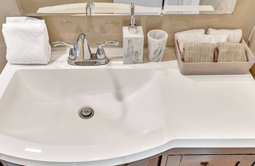 Dania Beach Villa | 3 bedroom5bathclose to beach/Jacuzzi/billiard