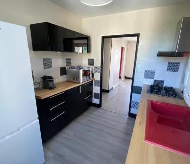 Saint-Martin Apartment | 3 bedrooms apt near train & city center