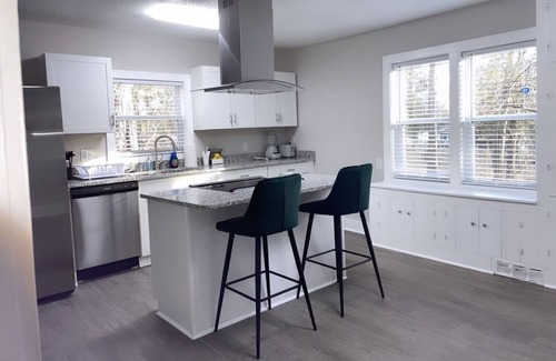 Columbia House | 3 bedrooms Downtown Columbia