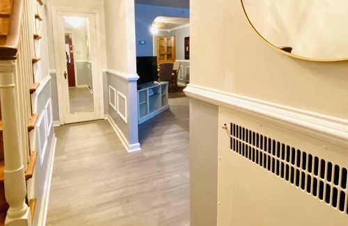 Upper Darby House | 3 bedrooms townhouse/no smoking 🚭/Maximum 10guests/Free parking.