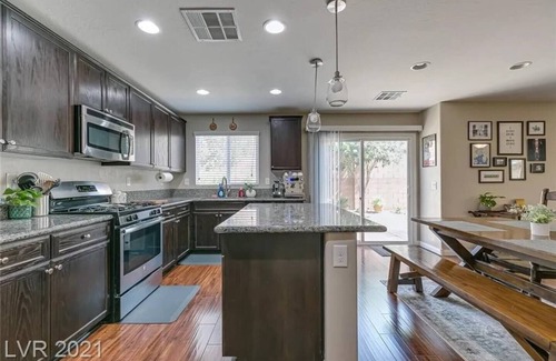 Las Vegas House | 3 beds 2.5 Baths - 18 miles from Downtown Nevada