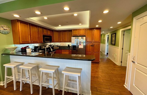 Midtown Ocean City Condo | 3 Beds & 3 Baths, + Sleep Sofa, in a Modern Mid-Island Condo, 1 Block to Beach