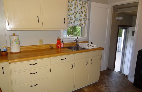 Rochester House | 3 blk St Mary 11 Mayo Pet Friendly Covered ByFaith