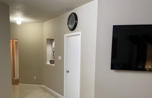 Mission Bend House | 3 BR/2Bath | Freshly Renovated Home w/ King Bed |