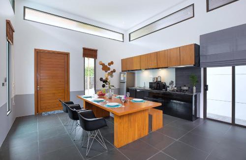 Kamala Villa | 3 BR coco Pool Villa Kamala Beach