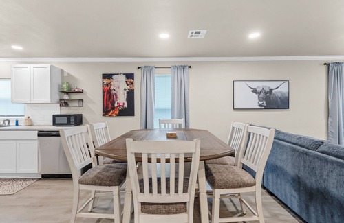 Glenpool House | 3 BR house on the historic black and gold park with splash pad in back yard a