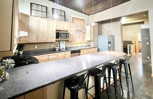 Roosevelt House | 3 BR Industrial Home Nr/Downtown