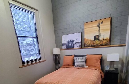 Roosevelt House | 3 BR Industrial Home Nr/Downtown