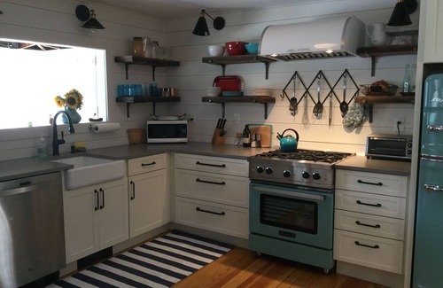 Mount Sunapee Cottage | 3 BR Lakefront cottage on beautiful Mountain View Lake in Sunapee, NH