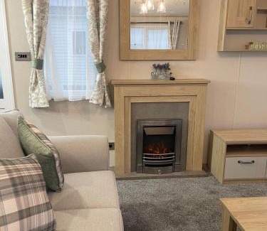 Colchester Resort | 3 BR - Luxury Family Home Near The Beach