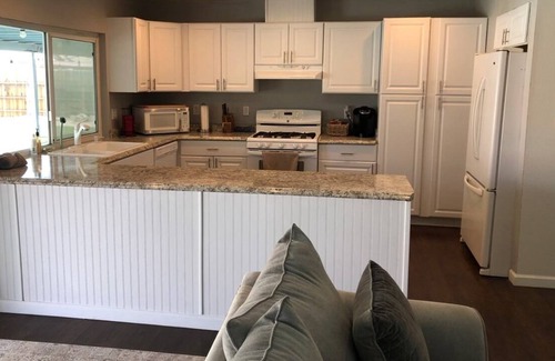 North Mountain House | 3 Br with a pool. Quiet neighborhood. Pets allowed. BBQ. Centrally located.