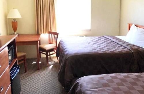 Kellogg Apartment | 3 Budget-Friendly Units w/ Free Breakfast, Near Silver Rapids Waterpark!