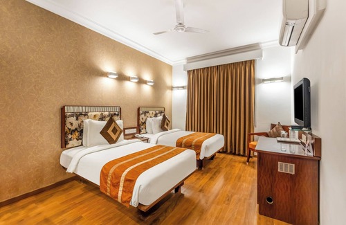 Ellis Bridge Hotel | 3 by OYO - Nami Residency