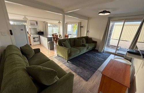 Melville Apartment | 3 by the Sea at Coobowie Unit 3 - 3 bedrooms - dog friendly-Off peak special!