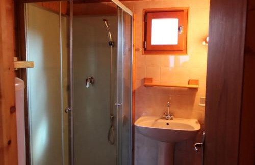 Viplaix House | 3 Chalets Indépendants avec Terrasse et Jeux pour Enfants à Mesples - FR-1-489-402