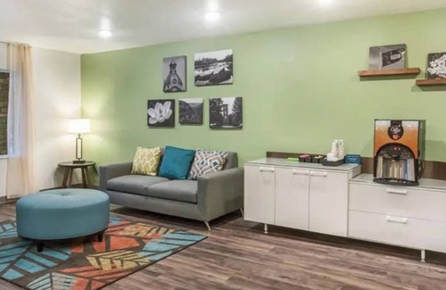 Newnan Hotel | 3 Convenient & Affordable Room Designed for Long-Term Stays in Newnan