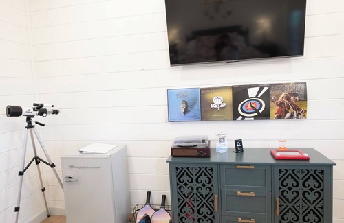 Fredericksburg Cottage | 3 cottages each with private hot tub and firepit in the heart of wine country